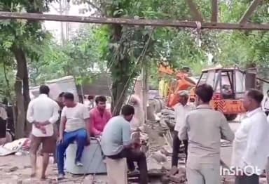 आगरा: रोहता नहर चौराहे पर प्रशासन ने हटवाया अतिक्रमण