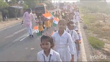 मुंगेर: जिला मुख्यालय सहित अन्य क्षेत्रों में स्वतंत्रता दिवस के अवसर पर स्कूली बच्चों के द्वारा निकाला गया प्रभात फेरी