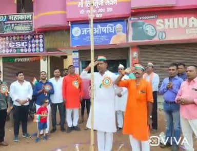 आरा: जीरोमाइल स्थित कार्यलय पर बीजेपी के प्रदेश कार्यसमिति सदस्य किसान मोर्चा के राम दिनेश यादव ने किया झंडातोलन