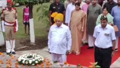 पंचकूला: स्वतंत्रता दिवस पर विधानसभा अध्यक्ष ज्ञानचंद गुप्ता ने सेक्टर 12 शहीद स्मारक पर शहीदों को दी श्रद्धांजलि