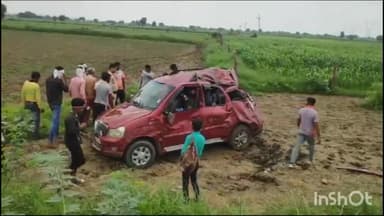 रतनगढ़ माता मंदिर से लौट रहे यात्रियों से भरा जाइलो वाहन जंगीपुर गांव के पास पलटा 8 लोग हुए गंभीर घायल