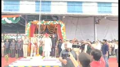 करनाल: सेक्टर-3 स्थित नई अनाज मंडी में शिक्षा मंत्री कंवर पाल ने फहराया तिरंगा, दी स्वतंत्रता दिवस की शुभकामनाएँ