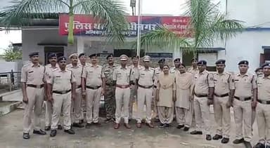 भारत के 77वें स्वतंत्रता दिवस समारोह अवसर पर गांधीनगर थाना प्रभारी जॉन प्रदीप  लकड़ा के द्वारा थाने में किया ध्वजारोहण