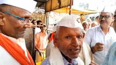 सूरजगढ़: शहीद स्मृति चौक पर कमेटी द्वारा सम्मान समारोह का किया गया आयोजन , समाज के वृद्धजनों को किया गया सम्मानित