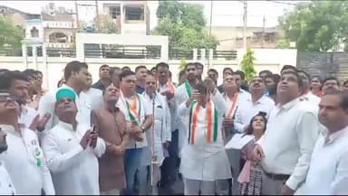 इटावा: सदर इलाके में कॉपरेटिव बैंक में सपा महासचिव शिवपाल सिंह यादव ने किया ध्वजारोहण, आदित्य यादव रहे मौजूद रहे