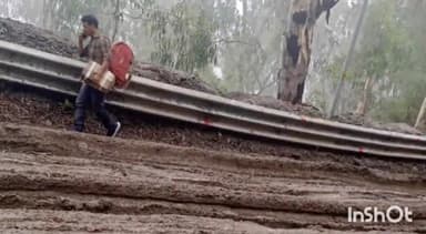 कुमारसैन: किंगल के समीप पेट्रोल पंप के पास NH- 5 पर गिरा मलबा, नेशनल हाइवे हुआ बंद