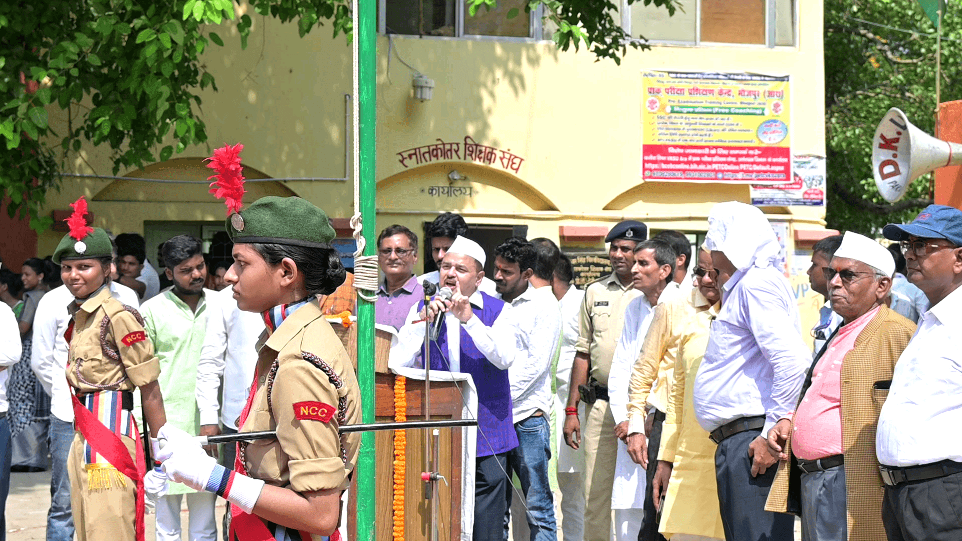 कुलपति, वीर कुंवर सिंह विश्वविद्यालय, आरा, भोजपुर झंडा तोलन के बाद छात्रों और शिक्षकों को एक नए संदेश देते हुए।
#vksu