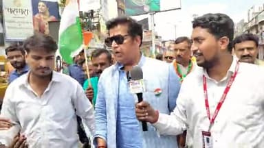 गोरखपुर: सदर सांसद की अगुवाई में दिव्यांगों ने गणेश चौराहे पर निकाला तिरंगा जुलूस