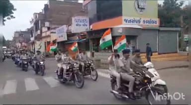 મણિનગર: ખોખરામાં પોલીસ દ્વારા તિરંગા રેલી યોજાઈ, PI એ. વાય. પટેલ રહ્યા હાજર