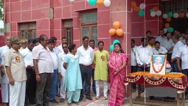 सिरसागंज: नगर पालिका परिषद में धूमधाम से मनाया गया स्वतंत्रता दिवस, पालिका चेयरमैन ने फहराया तिरंगा साथ ही पंच प्रण की दिलाई शपथ