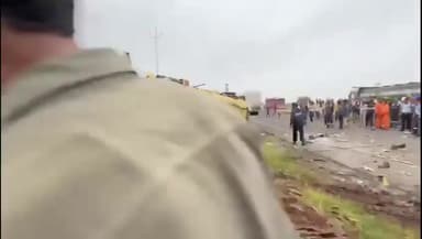 सरदारपुर: हातोद के औद्योगिक क्षेत्र में कर्मचारियों को छोड़ने जा रही बस हुई हादसे का शिकार, एक की मौत व 35 लोग घायल