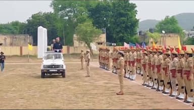 बूंदी: हर्षउल्लास के साथ मनाया स्वतंत्रता दिवस राज्य मंत्री अशोक चांदना ने पुलिस परेड ग्राउंड में ध्वजारोहण किया