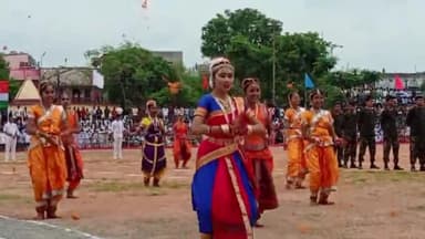 कोंडागांव: विकासनगर स्टेडियम में संपन्न हुई स्वतंत्रता दिवस समारोह, देशभक्ति गीतों पर स्कूली बच्चों का नृत्य रहा आकर्षण का केंद्र