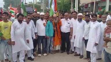 बिलारी: सामाजिक संगठन कुन्दरकी लाइव ग्रुप ने निकाली आज़ादी रैली बड़ी संख्या में शामिल हुए लोग।