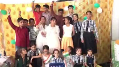 बिलारी: कुन्दरकी नगर के श्री नरेंद्र भूषण स्कूल में हुआ कार्यक्रम फहराया गया तिरंगा।