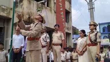 बेलसंड: बेलसंड अनुमंडल क्षेत्र में स्वतंत्रता दिवस की रही धूम ,सभी सरकारी कार्यालय में राष्ट्रीय ध्वज को दी गई सलामी ।