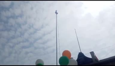 इटावा: कलेक्ट्रेट में स्वतंत्रता दिवस पर मुख्य विकास अधिकारी ने ध्वजारोहण कर स्वतंत्रता सेनानियों को किया सम्मानित