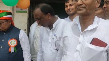 इंद्रापश्चिम पंचायत में संजय कुमार फॉक्स अध्यक्ष अपनी आवास  पर झंडा तोलन किया सभी प्रतिनिधि उपस्थित थे शामिल हुआ कपिल देव कुमार मंडल