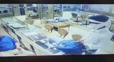 મણિનગર: મણિનગરમાં ફાયરિંગ કરી લૂંટનો પ્રયાસ કરનાર આરોપીની ધરપકડ બાદ કોર્ટમાં રજૂ કરી રિમાન્ડની કાર્યવાહી હાથ ધરાઈ