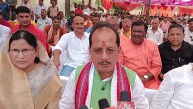 गोपालगंज: ख्वाजेपुर में बिहार विधानसभा के नेता प्रतिपक्ष ने मद्य निषेध मंत्री पर बोला हमला, बोले- उनसे नहीं संभल रहा विभाग