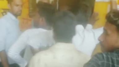 अतर्रा: सहकारी समिति अतर्रा में यूरिया खाद को लेकर मचा हाहाकार,अन्नदाता किसान घंटों लाइनों में लगने को हो रहा मजबूर।