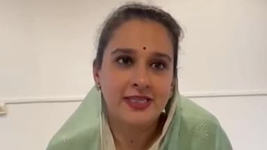 વડોદરા: ઉર્જા નામક ક્રાફ્ટ એક્ઝિબિશનને લઇ મહારાણી રાધિકારાજે ગાયકવાડે મહારાણી ચિમનાબાઈ સ્ત્રી ઉદ્યોગાલય ખાતે પત્રકાર પરિષદ સંબોધી