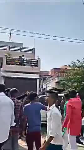 #डिप्टी_CM_ब्रजेश_पाठक का #उल्टा_राष्ट्रध्वज लहराते वीडियो हुआ वायरल
रैली में #राष्ट्रध्वज का होता रहा अपमान।