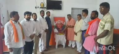 जरीडीह: जैनामोड में भाजपा कार्यकर्ताओं ने मनाई पूर्व प्रधानमंत्री भारत रत्न अटल बिहारी वाजपेयी की पुण्यतिथि