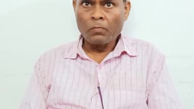 राजातालाब: राजातालाब तहसील के लेखपाल को रिश्वत लेते हुए रंगे हाथ एंटी करप्शन की टीम ने राजातालाब से पकड़ा, की जा रही कार्रवाई