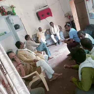 गोरमी: सिकरौदा गांव में पहुंचे भाजपा के पूर्व विधायक राकेश शुक्ला, ग्रामीणों से मुलाकात कर जानी उनकी समस्याएं