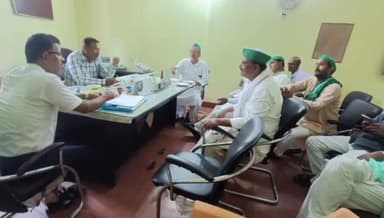 देेेवरिया: किसानों की समस्याओं को लेकर विकास भवन में प्रशासनिक अधिकारियों से मिले भारतीय किसान यूनियन अराजनीतिक के पदाधिकारी