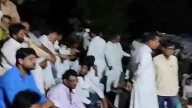 बैरसिया: मध्यप्रदेश के पूर्व दिग्विजय सिंह भोपाल के बैरसिया क्षेत्र में स्थित देव बरखेड़ी धाम पहुंचे, नंगे पैर की परिक्रमा