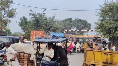 धनौरा: गजरौला फाजलपुर रेलवे फाटक पर लगा जाम, लोगों ने पुलिस को दी सूचना
