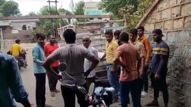 बीना: झांसी फाटक रेलवे अंडर ब्रिज में गाय  गिरने से गंभीर घायल , मौके पर गौ सेवा समिति ने किया उपचार