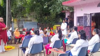 सम्मानीय दिव्यांग जन से फहरवाया तिरंगा 
बंचित वर्ग को सम्मान देने और सामाजिक समरसता की एक और पहल 
पूर्व में निराश्रित वृद्धजन, सफाईकर्मी, किन्नर समाज,  कचरागाडी संचालक, वनवासीजन आदि ने किया ध्वजा रोहण