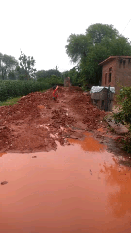 गांव नगला खिन्नी में डाली गई मौरम फैलाई नही गई
बरसात के दिनों में लोगों को हो रही दिक्कतें
#naglakhinni @नगला_खिन्नी