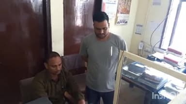 पिछोर तिराहे पर रेत से भरे ट्रैक्टर की टक्कर से कार सवार 2 युवक हुए घायल, मामला दर्ज