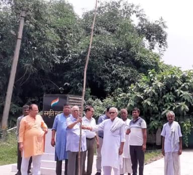 सदैव याद किए जाएंगे स्वतंत्रता संग्राम सेनानी : वीरेन्द्र कुमार आई.जी.

स्वतंत्रता संग्राम सेनानी पंडित रामबली मिश्रा व कैलाशवती देवी पूर्व विधायक के स्मृति स्थल खोपापार में सेनि आई.जी वीरेन्द्र कुमार ने झंडा रोहण कर पुष्प अर्पित किए।