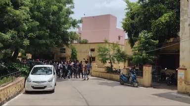 बूंदी: भारतीय जनता युवा मोर्चा मंडल के सदस्यों ने बरड क्षेत्र में बिजली की समस्याओं को लेकर कलेक्ट्रेट में डीएम को सौंपा ज्ञापन