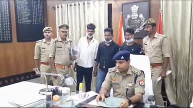 इटावा: नेशनल हाईवे पर चेकिंग के दौरान जसवंतनगर पुलिस ने अवैध असलहे के साथ तीन अपराधियों को किया गिरफ्तार, एसएसपी ने दी जानकारी