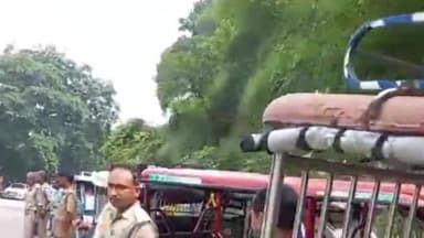 लालढांग: थाना श्यामपुर क्षेत्र में अवैध रूप से चलाई जा रही 10 ई-रिक्शा को थाना श्यामपुर पुलिस ने किया सीज