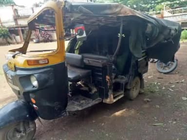 दरभा: कामानार पुलिस चौकी क्षेत्र में सड़क किनारे लावारिस हालत में मिला दुर्घटनाग्रस्त ऑटो रिक्शा, पुलिस ने ऑटो किया जब्त