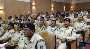 मंदसौर: आगामी विधानसभा चुनाव को लेकर महू-नीमच मार्ग स्थित कुशाभाऊ ठाकरे ऑडिटोरियम में DM व SP ने अधिकारियों को दिया प्रशिक्षण
