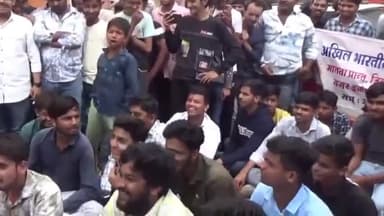 नागदा: मदर मैरी स्कूल के संचालक द्वारा छात्र से मारपीट करने के मामले में अखिल भारतीय विद्यार्थी परिषद ने धरना प्रदर्शन किया