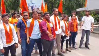 વડોદરા: વિવિધ વિષયોને લઈ ABVP દ્વારા યુનિવર્સિટી હેડ ઓફિસ ખાતે જઇ આવેદનપત્ર આપવામાં આવ્યું