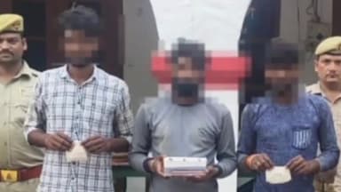 नवाबगंज: चंदवारा गांव से पुलिस ने 3 अभियुक्तों को किया गिरफ्तार, कब्जे से 104 ग्राम अवैध स्मैक व बाइक किया बरामद