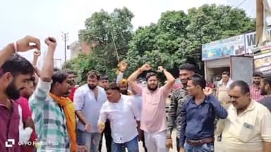 हसनपुर: नशा मुक्ति भारत अभियान के अंतर्गत निकाली जा रही पदयात्रा के नगर में पहुंचते ही नगर वासियों द्वारा की गई पुष्प वर्षा