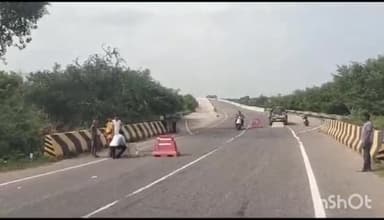 सरमथुरा: बीझौली के समीप हाईवे पर गड्ढा बना जानलेवा, आदिवासी संघ के जिलाध्यक्ष ने NHAI पर लगाया कुप्रबंधन का आरोप