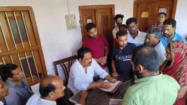 अररिया: आजाद नगर स्थित अपने आवास पर सांसद प्रदीप कुमार सिंह ने क्षेत्र से आए लोगों की सुनी समस्या