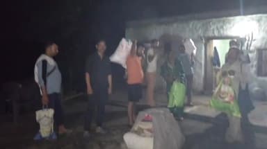 मोरनी: लगातार हो रही बारिश के बाद मोरनी के खरोग गांव में लोगों के घरों में आई बड़ी-बड़ी दरारें लोगों ने घर के खाली प्रशासन बेखब